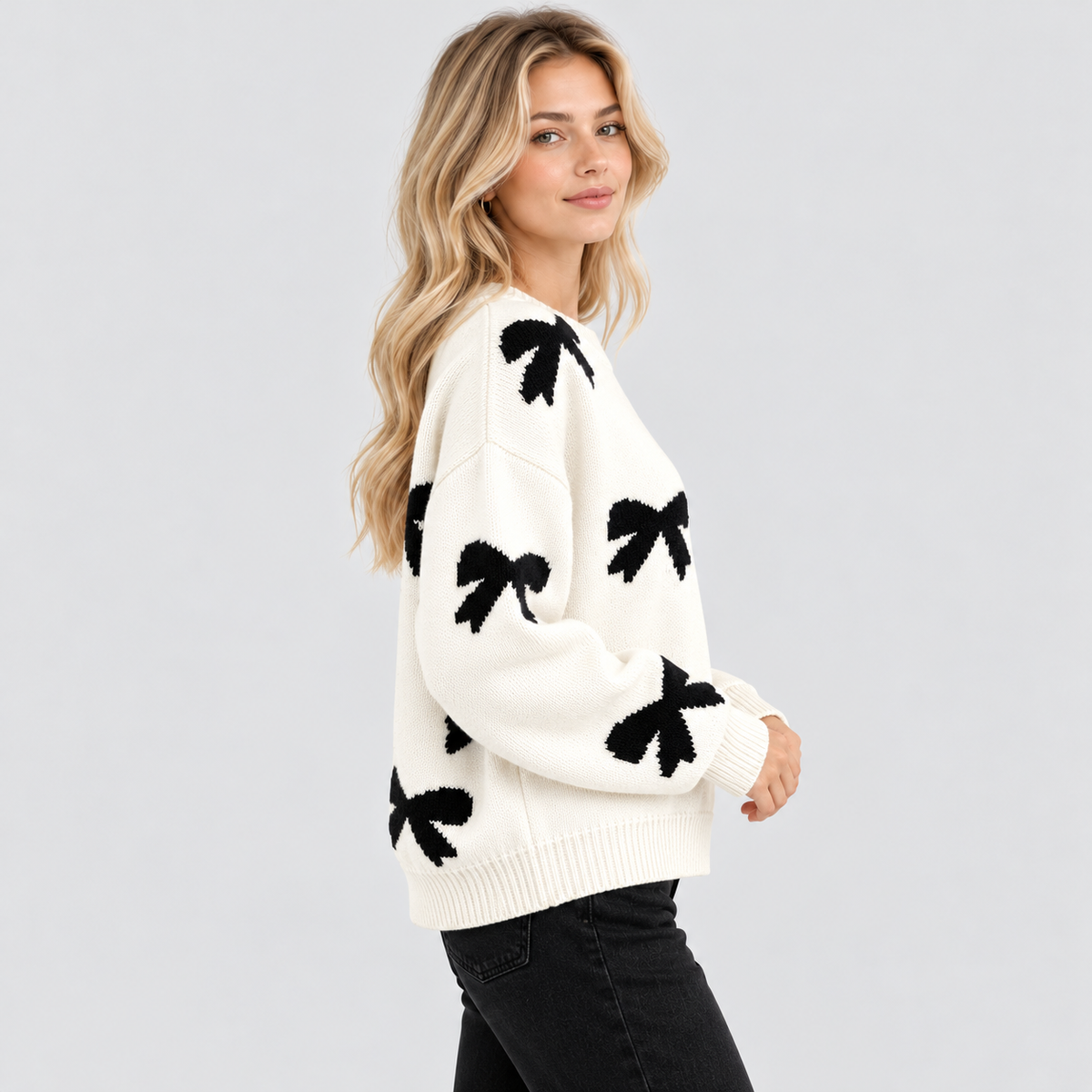 Sløjfeprintet Sweater til Damer - Rund Hals, Lange Ærmer