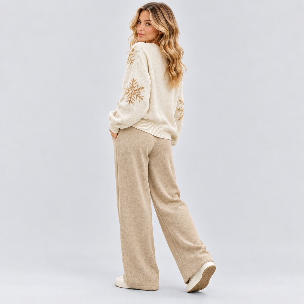 Hjortebroderet Sweater til Damer - Cremefarvet Strikket Pullover