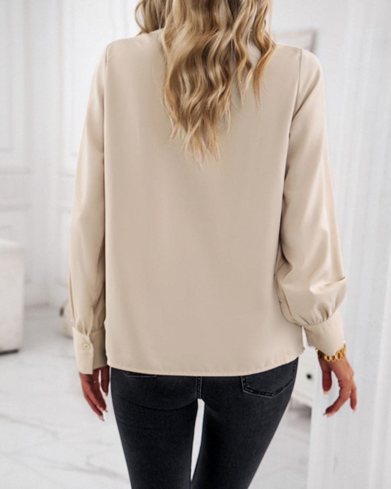 Elegant bluse med flæser