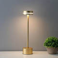 Bordlampe – neutralt design – til indendørs brug