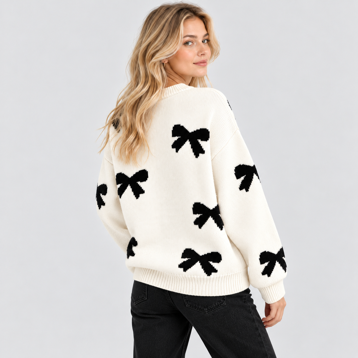 Sløjfeprintet Sweater til Damer - Rund Hals, Lange Ærmer