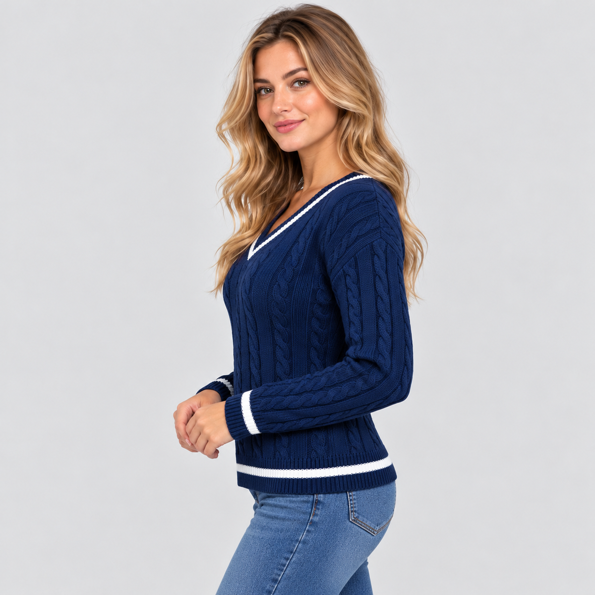 Kabelstrikket Sweater til Damer - V-Hals, Kontrastkant