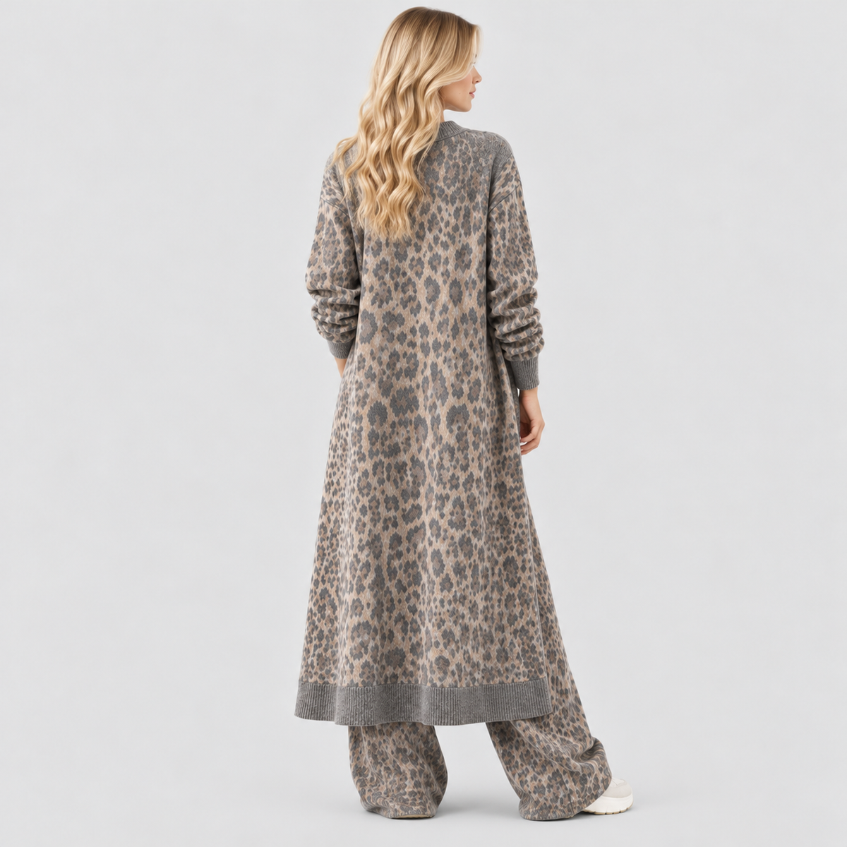 Todelt Sæt med Leopardprint til Damer - Cardigan og Brede Bukser