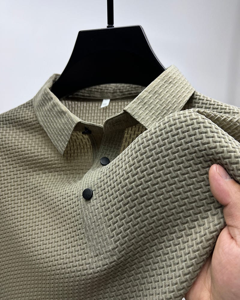 August button-up skjorte – klassisk design og alsidig pasform