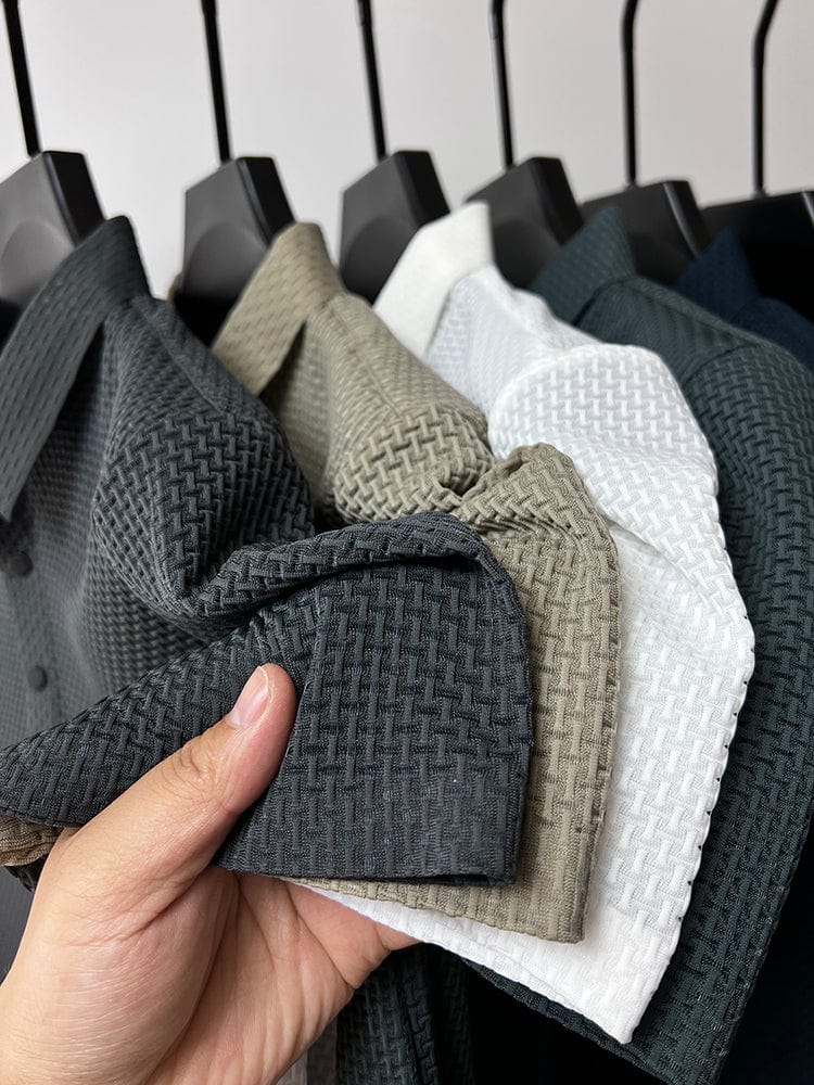 August button-up skjorte – klassisk design og alsidig pasform