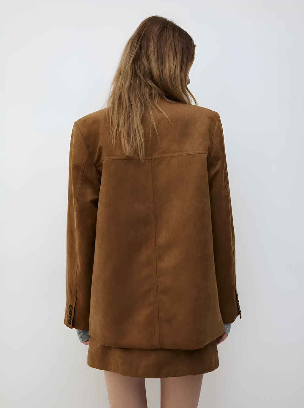 Dameblazer i ruskind – neutralt design – til daglig brug