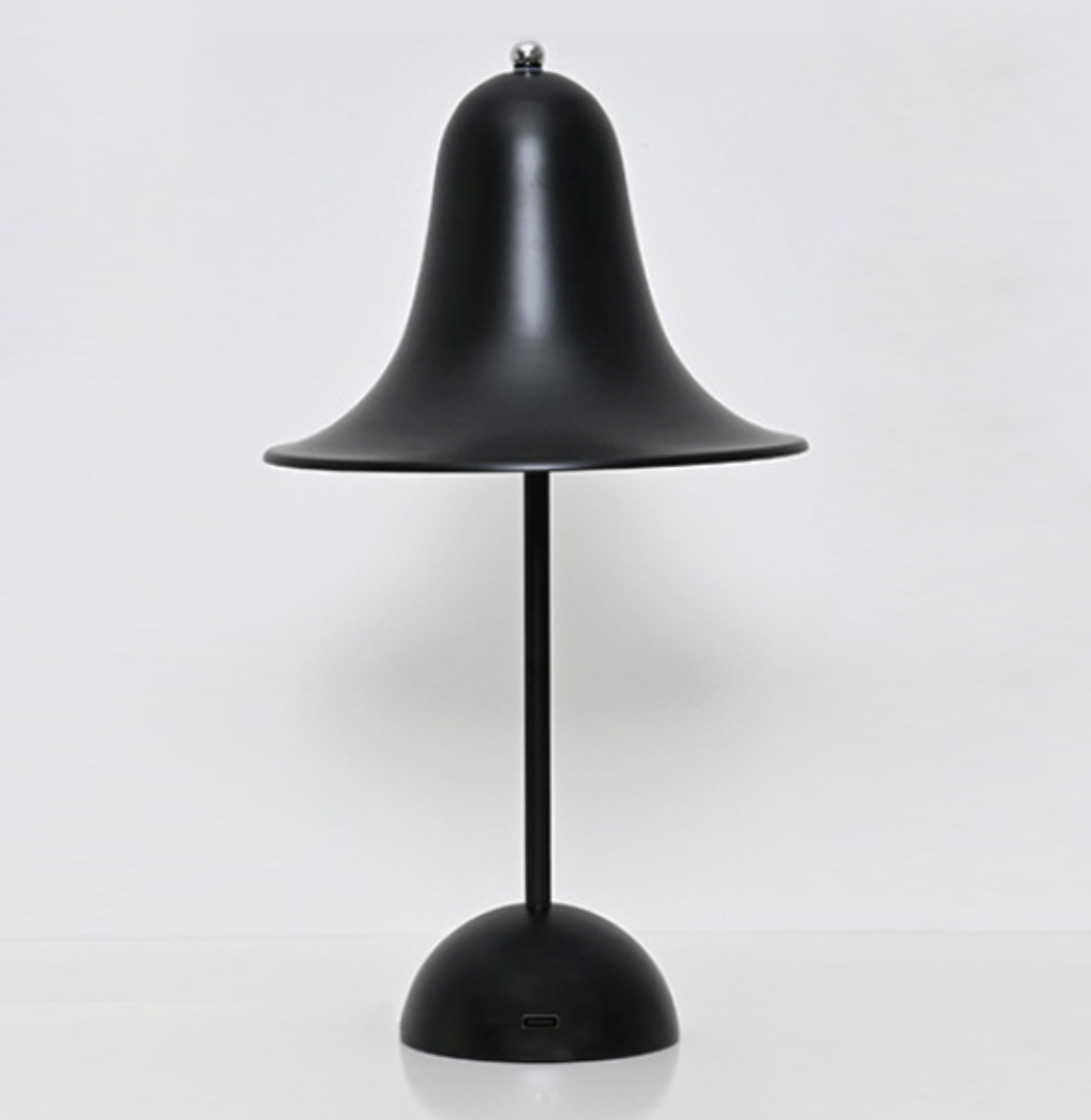 Batteridrevet bordlampe med klassisk top