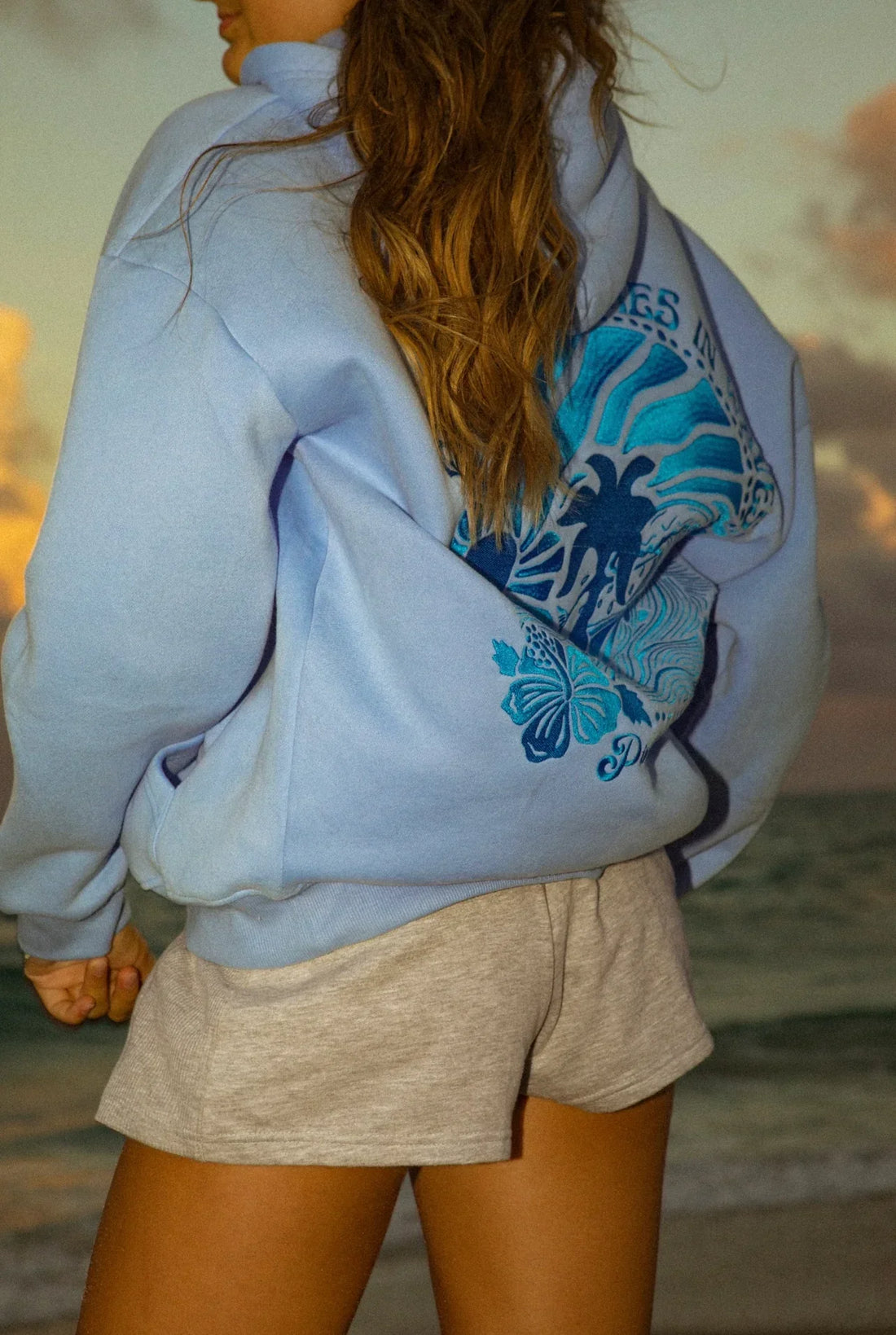 Vibrant Hoodie – Hættetrøje med grafisk print, unisex