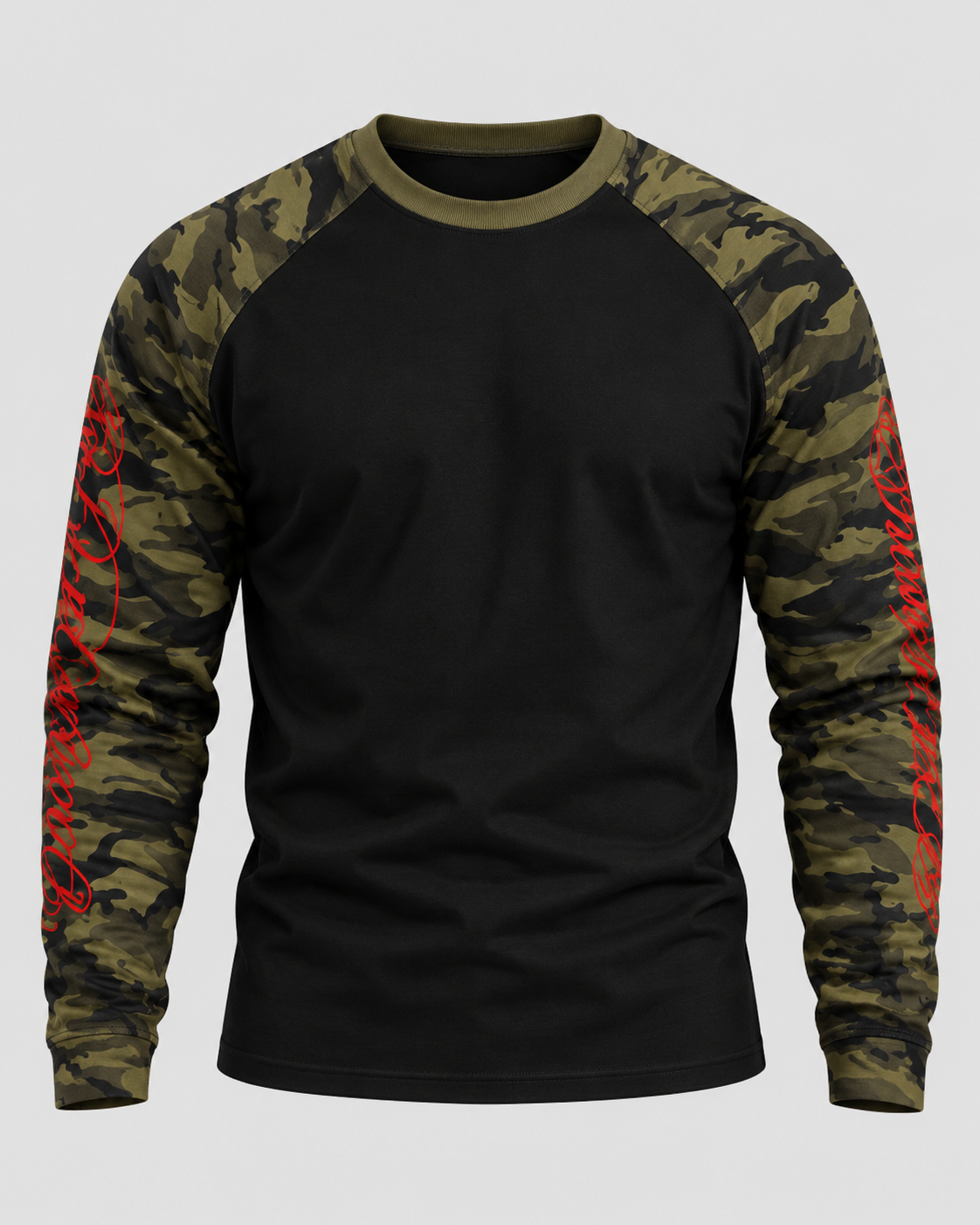Langærmet Raglan T-Shirt til Herrer - Camo-Ærmer, Rød Skriftgrafik