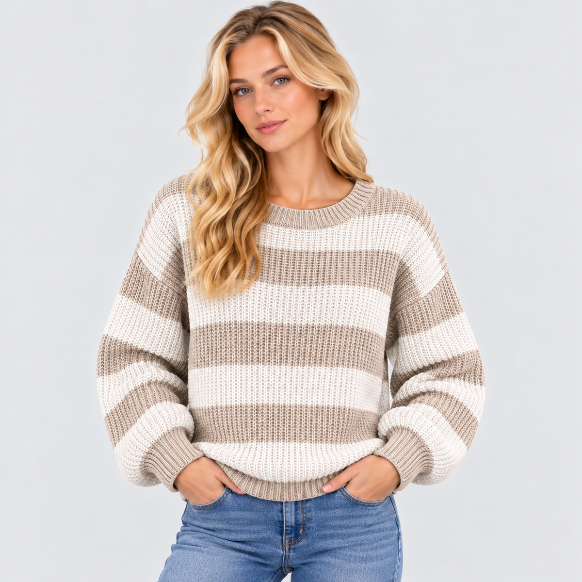 Stribet Grovstrikket Sweater til Damer - Rund Hals, Faldende Skuldre