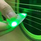 Lysende guitarplekter med rytme effekt