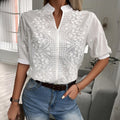Bluse med V hals og blondedetaljer