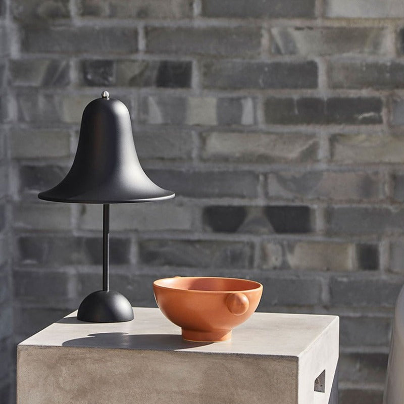 Batteridrevet bordlampe med klassisk top