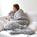 Chunky strikket tæppe til sofa