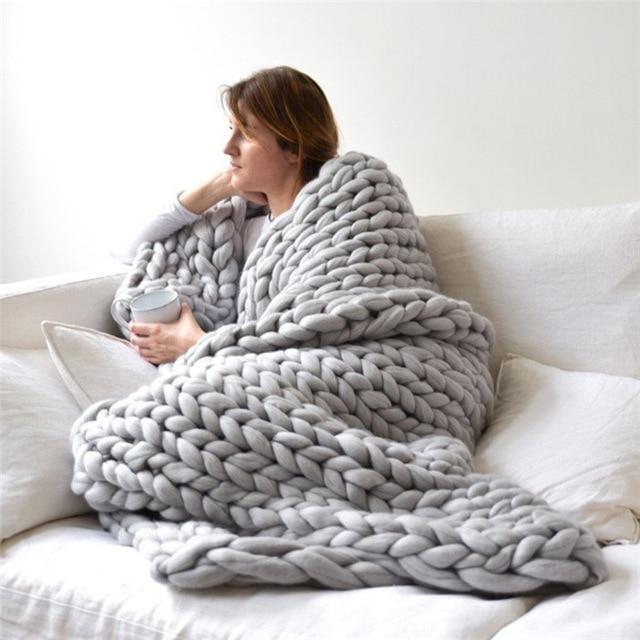 Chunky strikket tæppe til sofa