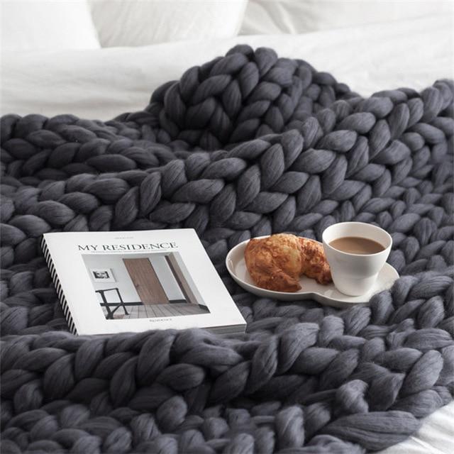 Chunky strikket tæppe til sofa